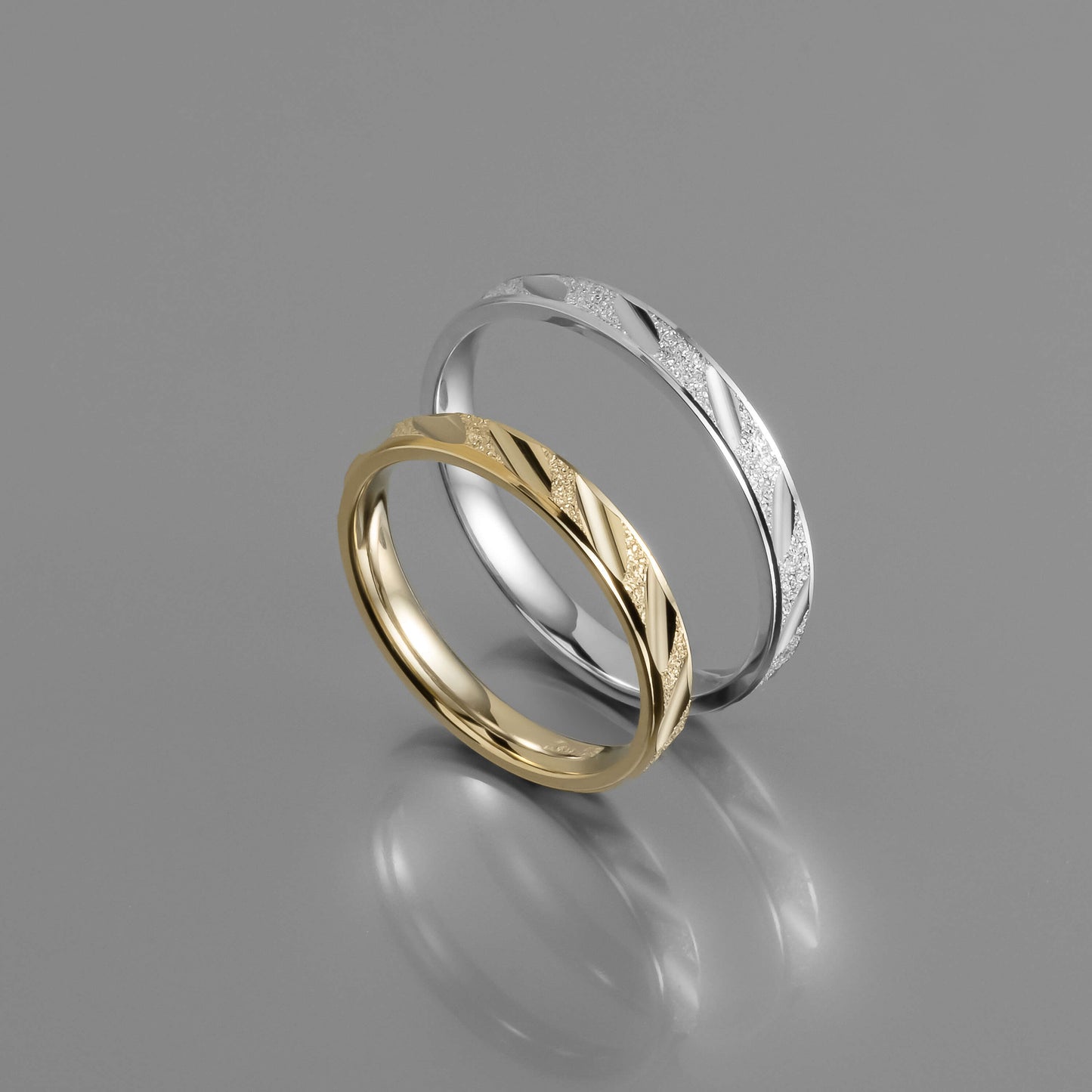 Άνετη χρυσή βέρα γάμου με ανάγλυφο μοτίβο 3mm, Glamour Dainty Jewels, Άλιμος.