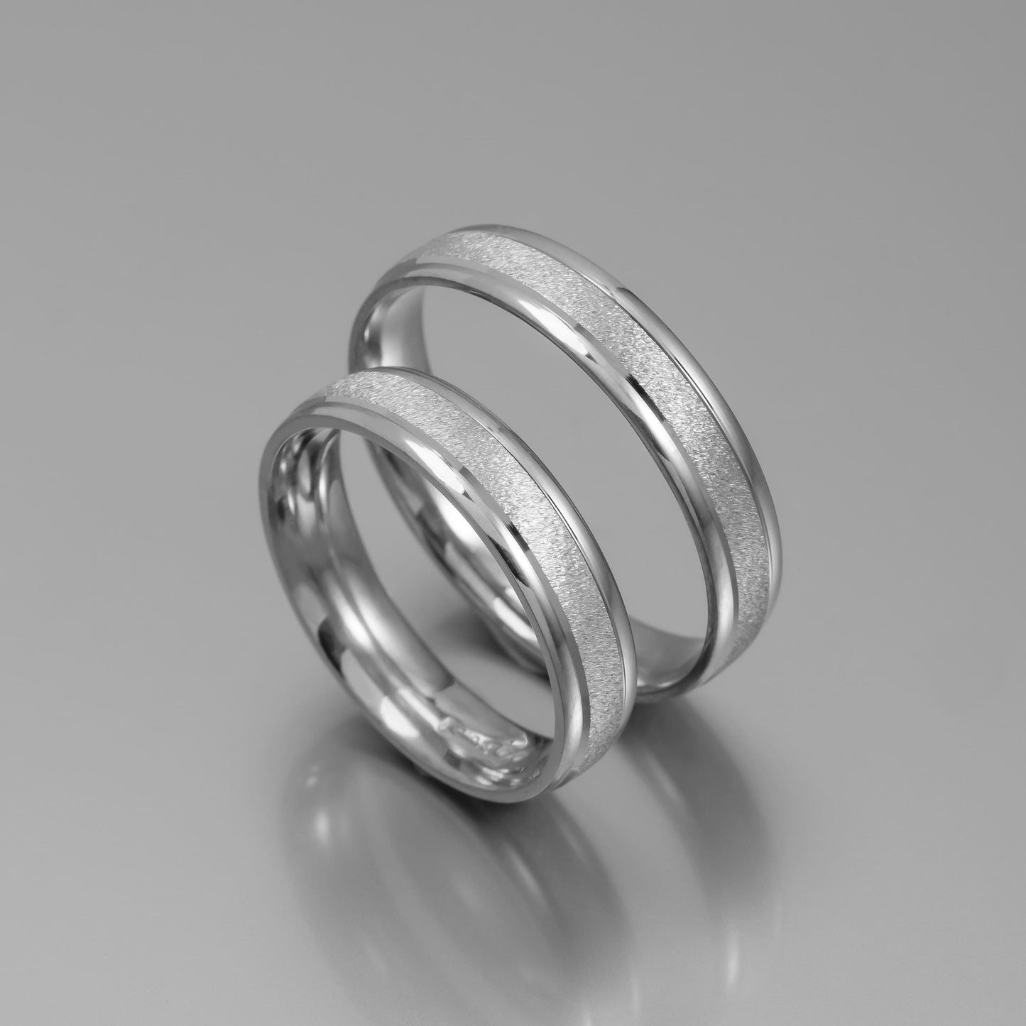 Άνετη χρυσή βέρα γάμου με υφή stardust 4.5mm, Glamour Dainty Jewels, Άλιμος.