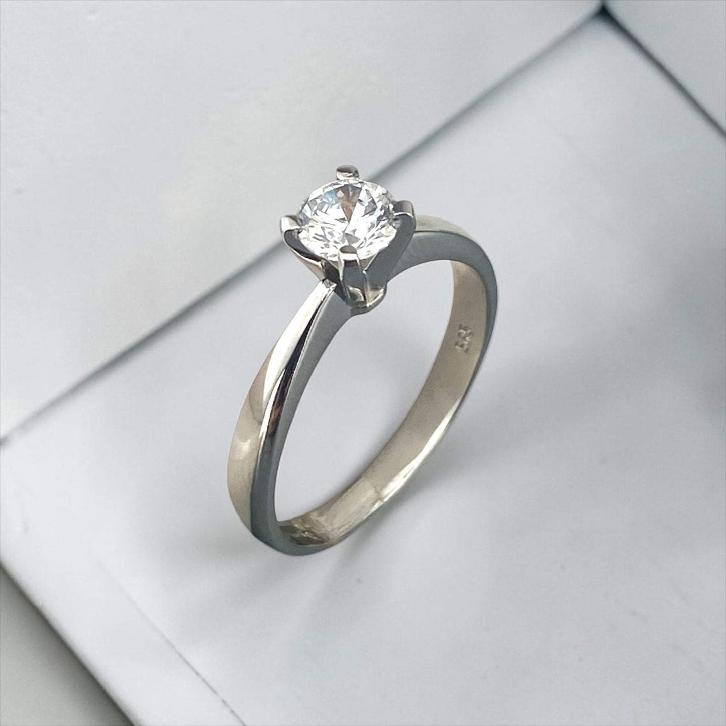Μονόπετρο δαχτυλίδι από λευκόχρυσο 14k με κεντρική πέτρα ζιργκόν, Glamour Dainty Jewels, Άλιμος.