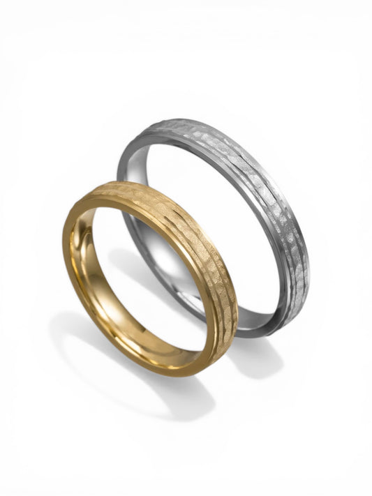 Άνετη χρυσή βέρα γάμου με σφυρήλατη υφή (hammered) 3.5mm, Glamour Dainty Jewels, Άλιμος.