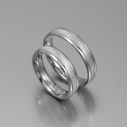 Άνετη χρυσή βέρα γάμου με υφή stardust 4.5mm, Glamour Dainty Jewels, Άλιμος.