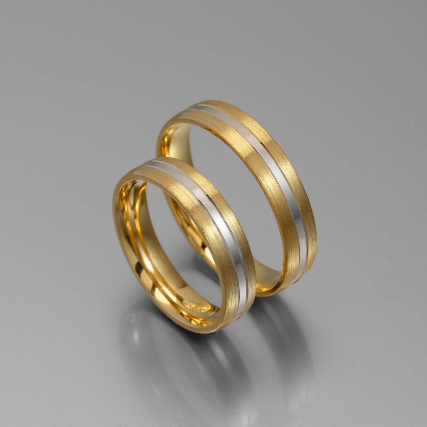 Άνετη δίχρωμη χρυσή βέρα γάμου 4.5mm, Glamour Dainty Jewels, Άλιμος.