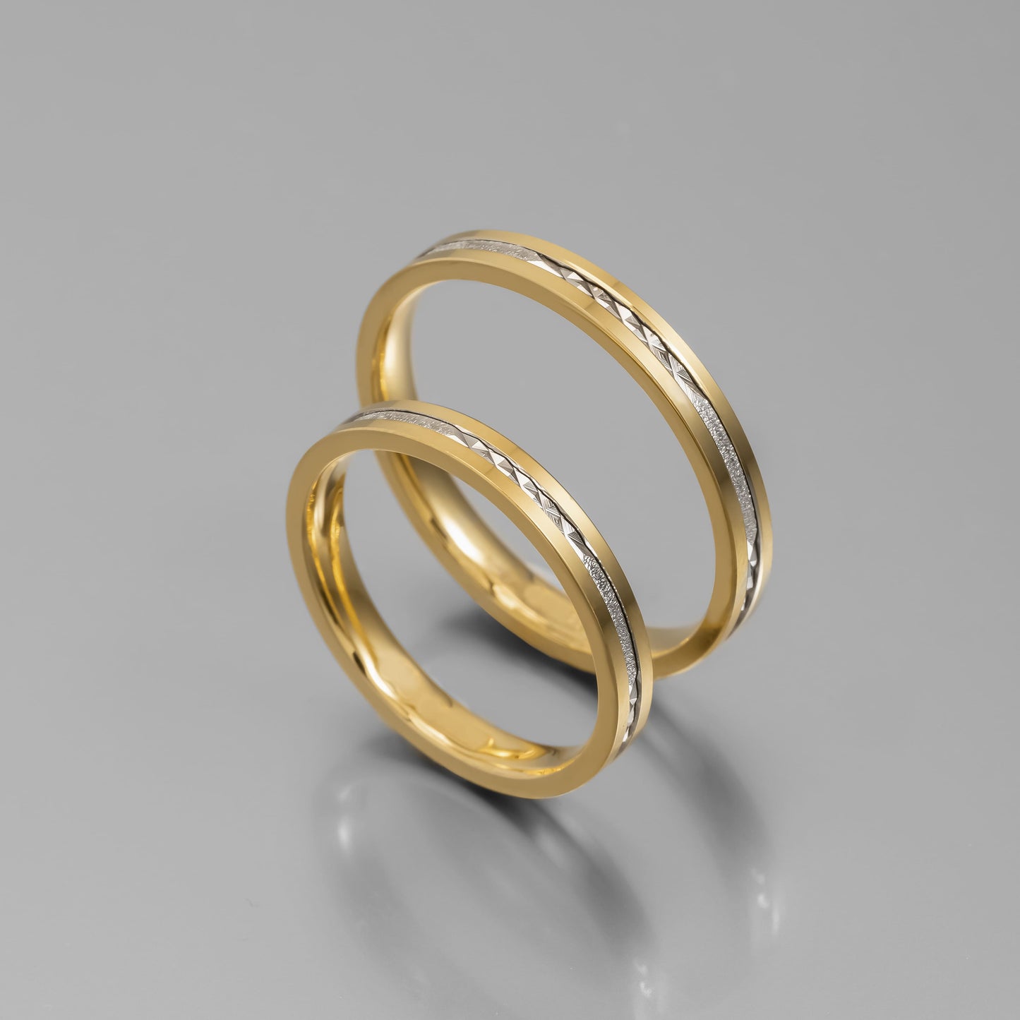 Άνετη δίχρωμη χρυσή βέρα γάμου με υφή stardust 3mm, Glamour Dainty Jewels, Άλιμος.