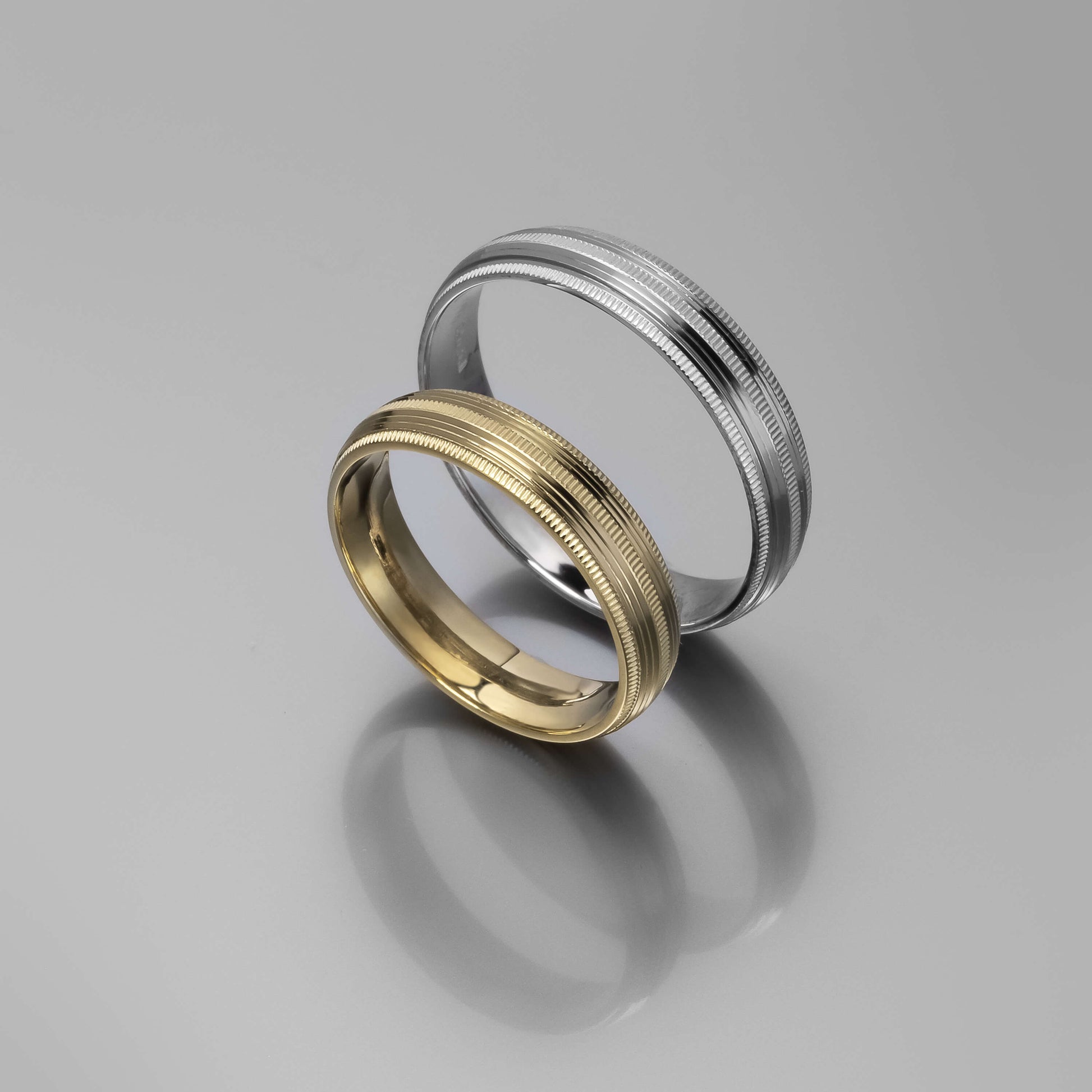 Χρυσή βέρα γάμου με λεπτή ανάγλυφη υφή 4.5mm, Glamour Dainty Jewels, Άλιμος.