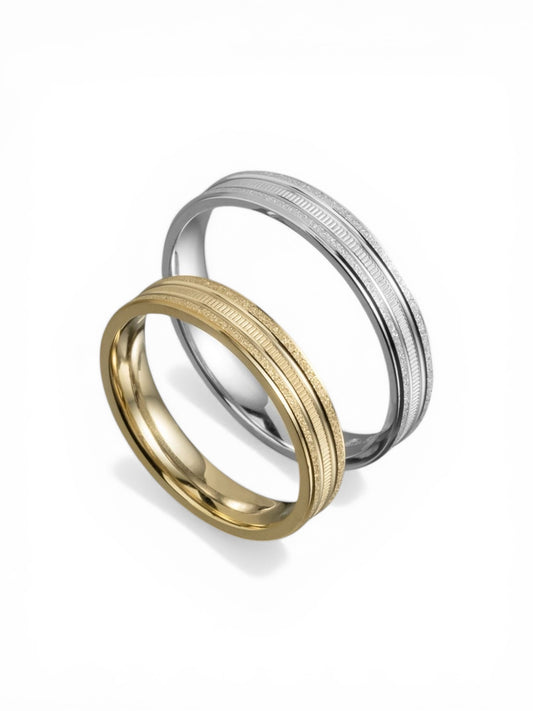 Χρυσή βέρα γάμου με γραμμική ανάγλυφη υφή 4mm, Glamour Dainty Jewels, Άλιμος.