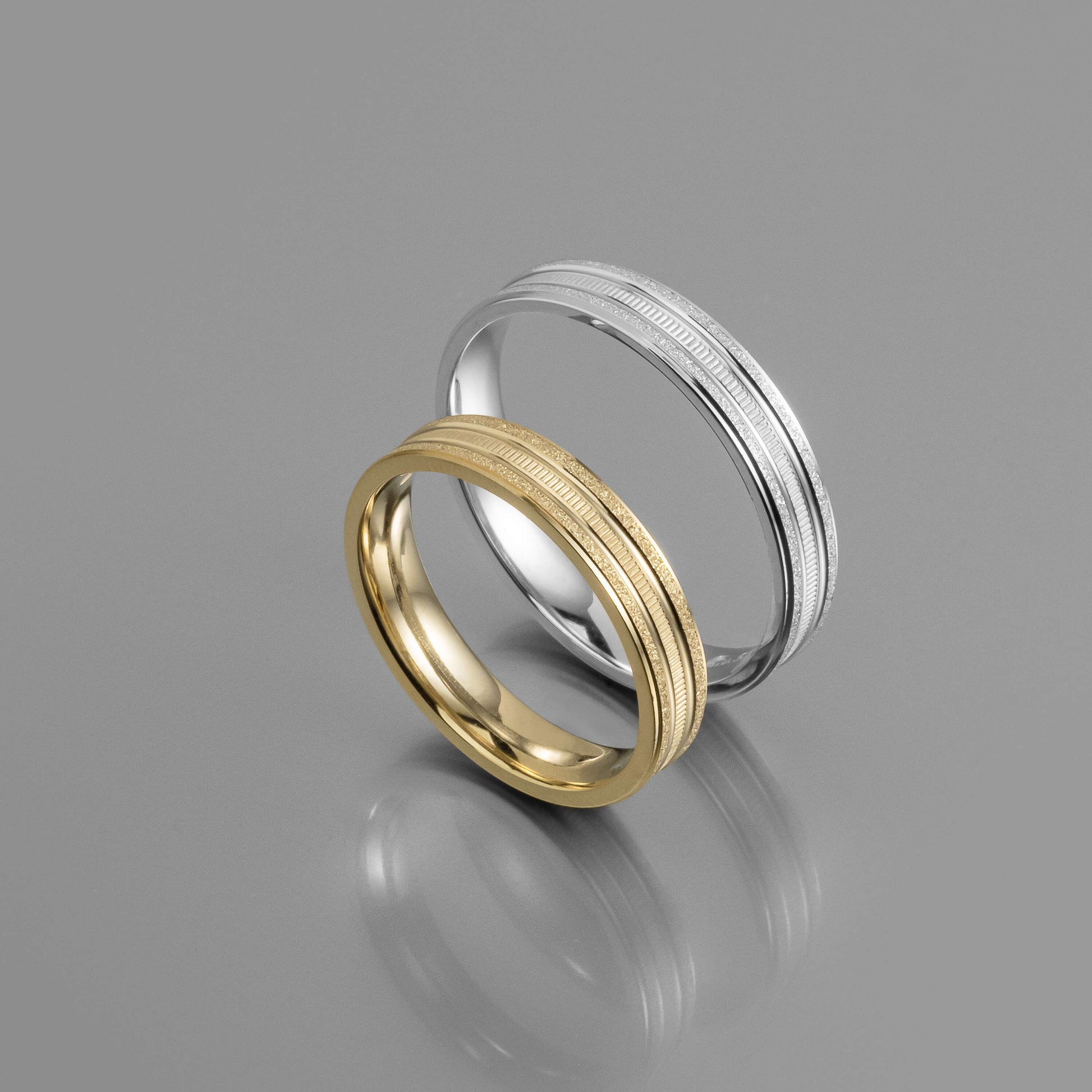 Χρυσή βέρα γάμου με γραμμική ανάγλυφη υφή 4mm, Glamour Dainty Jewels, Άλιμος.